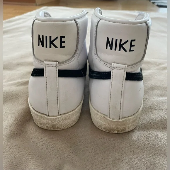 Nike Blazers - Picture 4 of 8